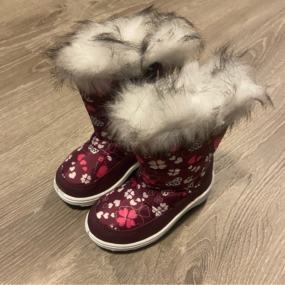 NWT AXZ Adorababy burgundy heart print snow boots with faux fur size 7 toddler - Picture 2 of 6